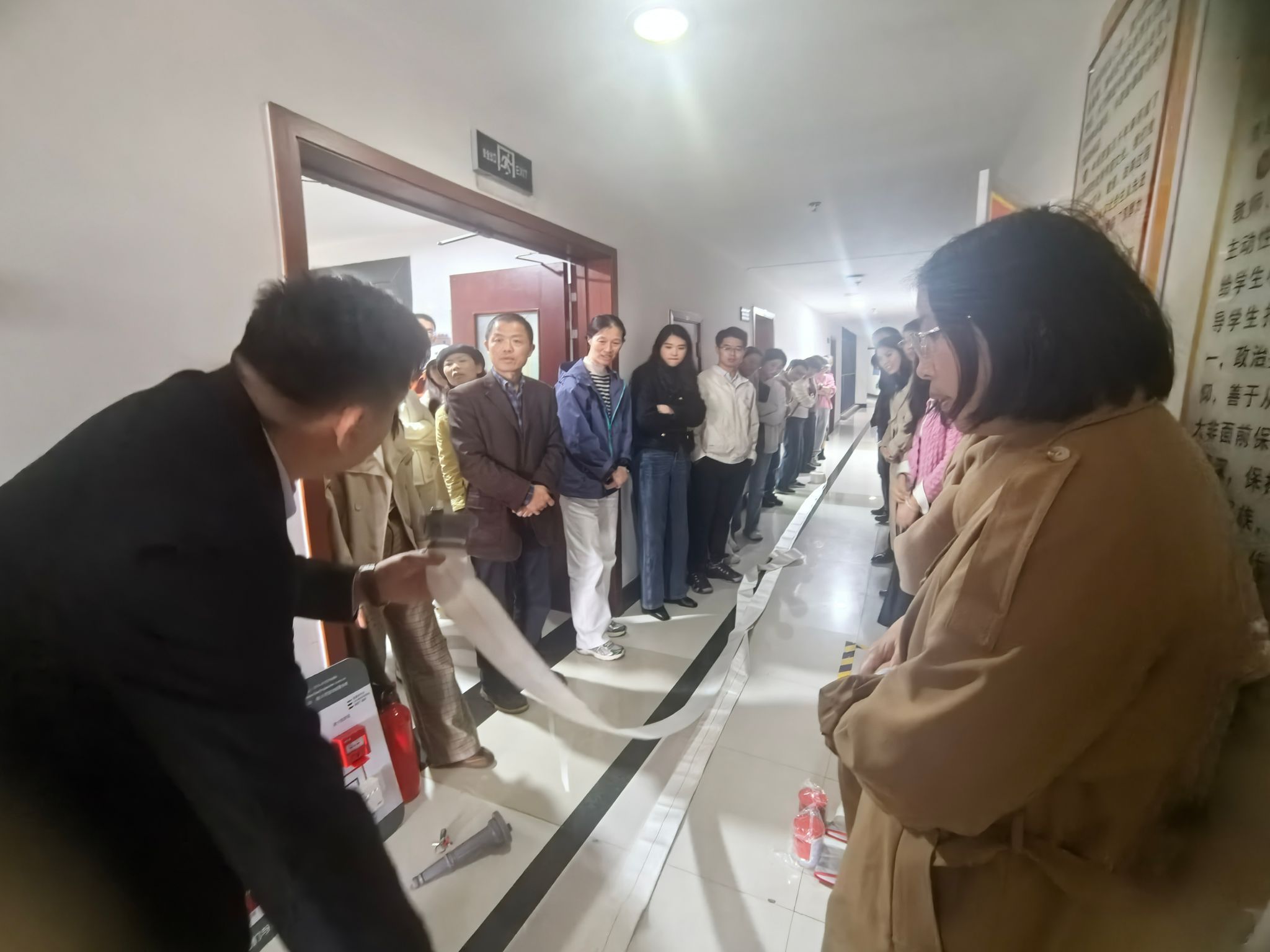 筑牢安全防线，共建平安校园——马克思主义学院与基础学院联合开展消防演练活动